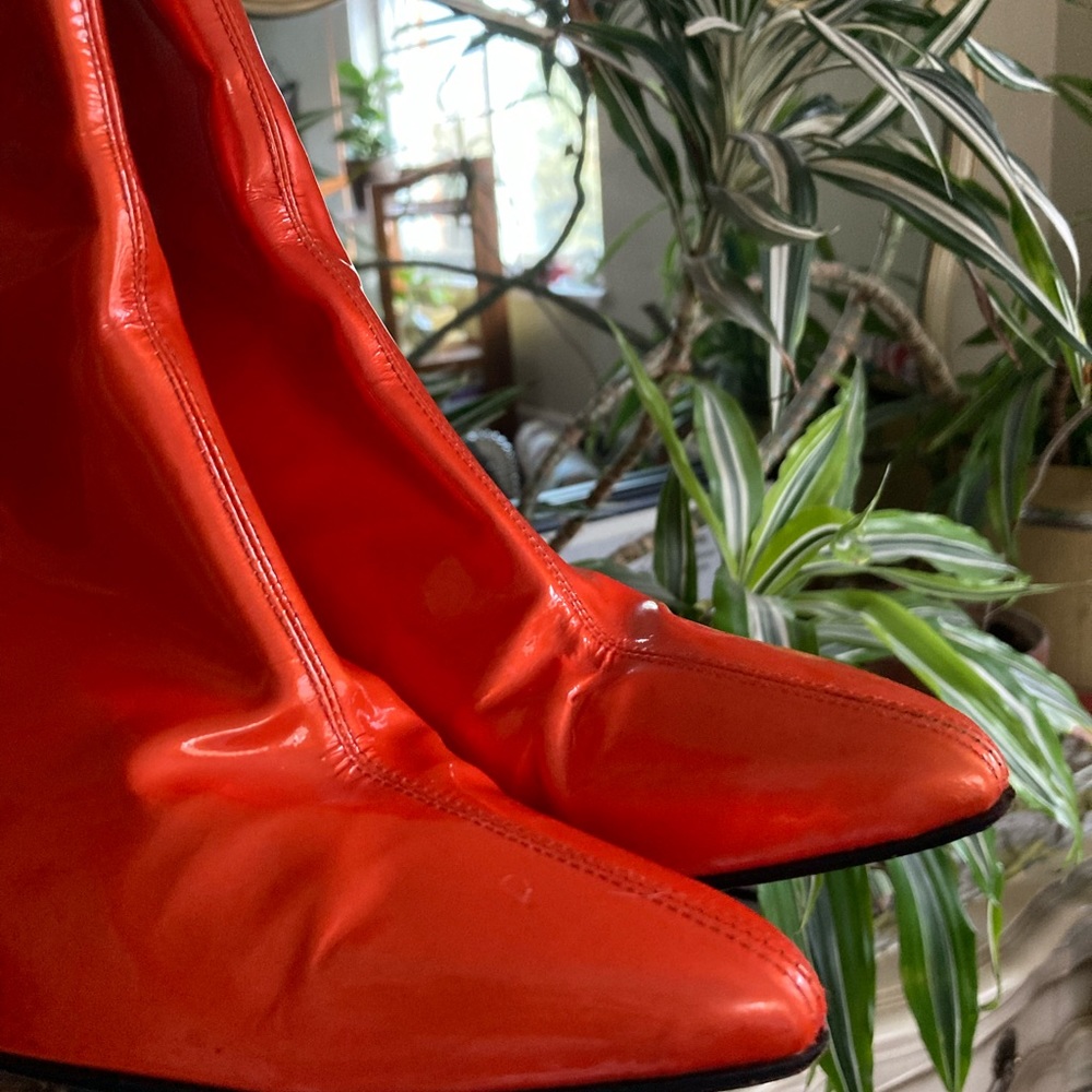 Stuart Weitzman RARE Vintage Orange Patent Leather Ankle Boots - Picture 9 of 10